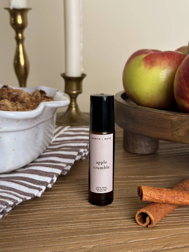 Profumo Roll-On Mela Crumble Autunnale per la vendita all'ingrosso da parte di North + Rose