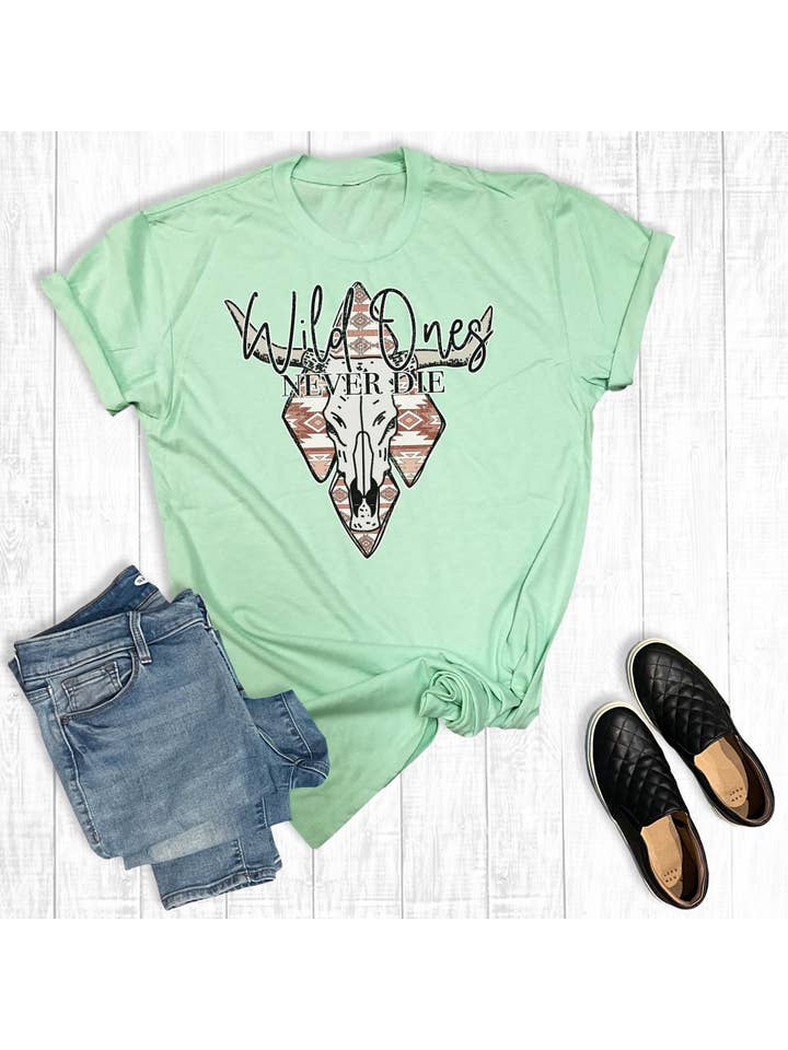 hortelã T-shirt com grafismo Western Wild ones Never Die para venda a revendedores na Faire