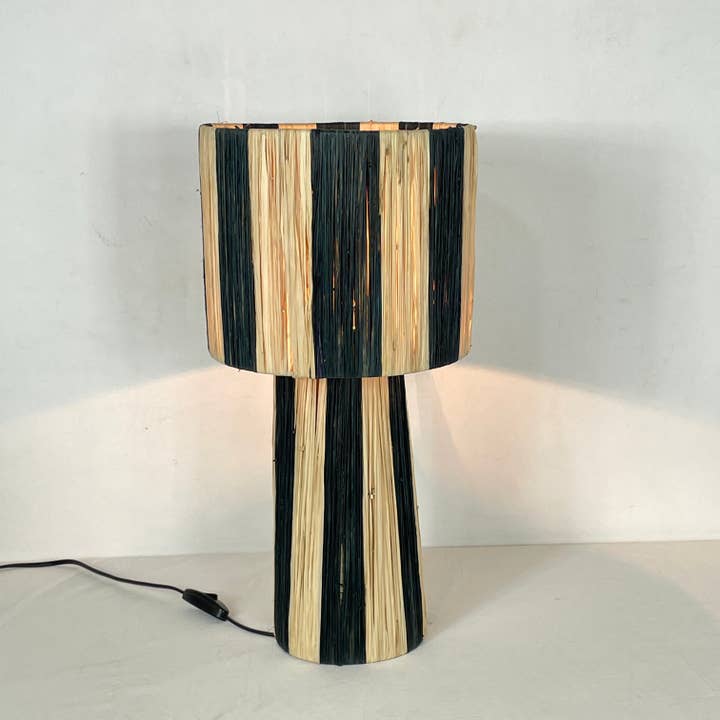 LeBazare - Wholesale Accent/Desk Lamp - Lampes de table en raphia fait main – Lampe à rayures naturelles et noires1