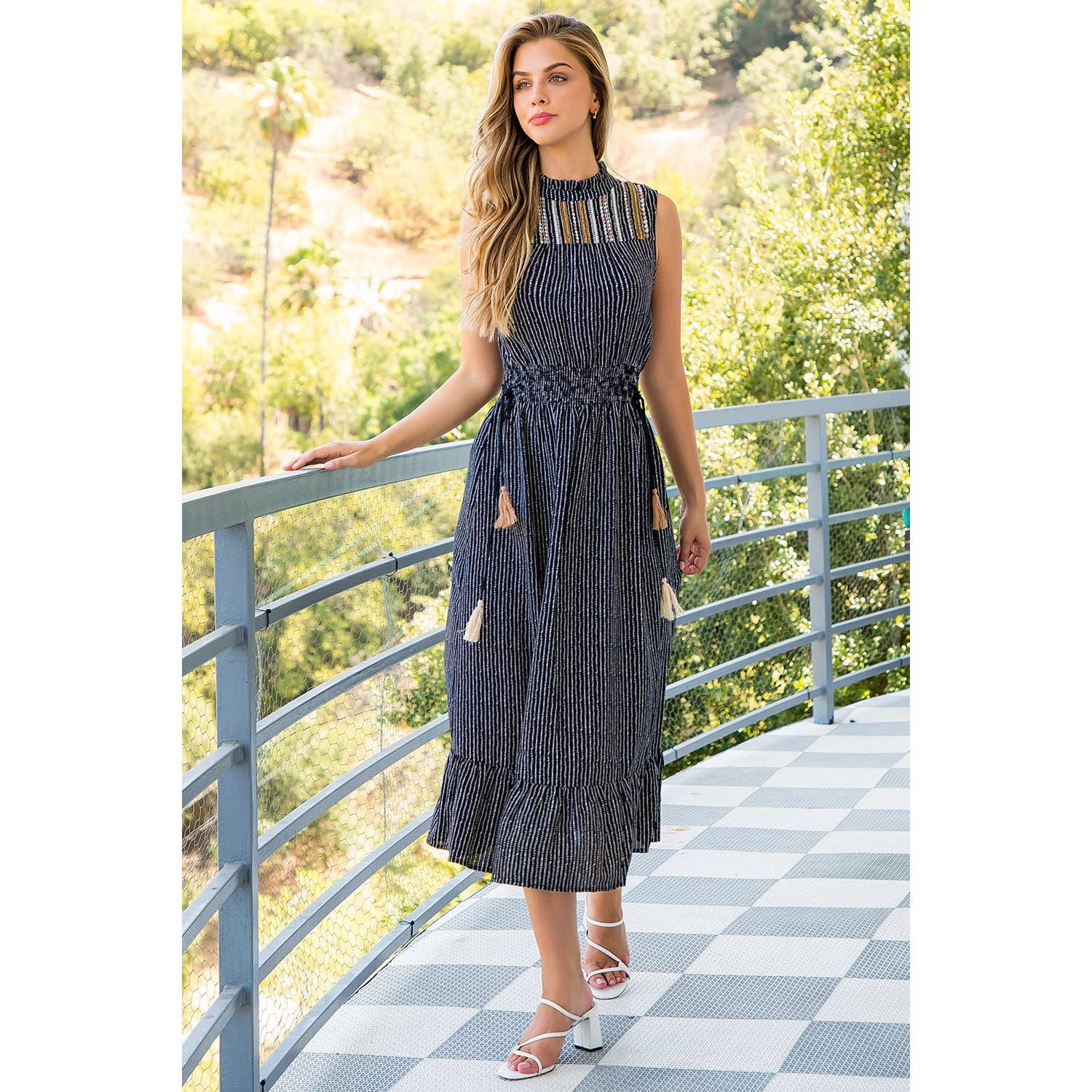 NERO Abito midi stampato senza maniche ricamato in vendita all'ingrosso su Faire9