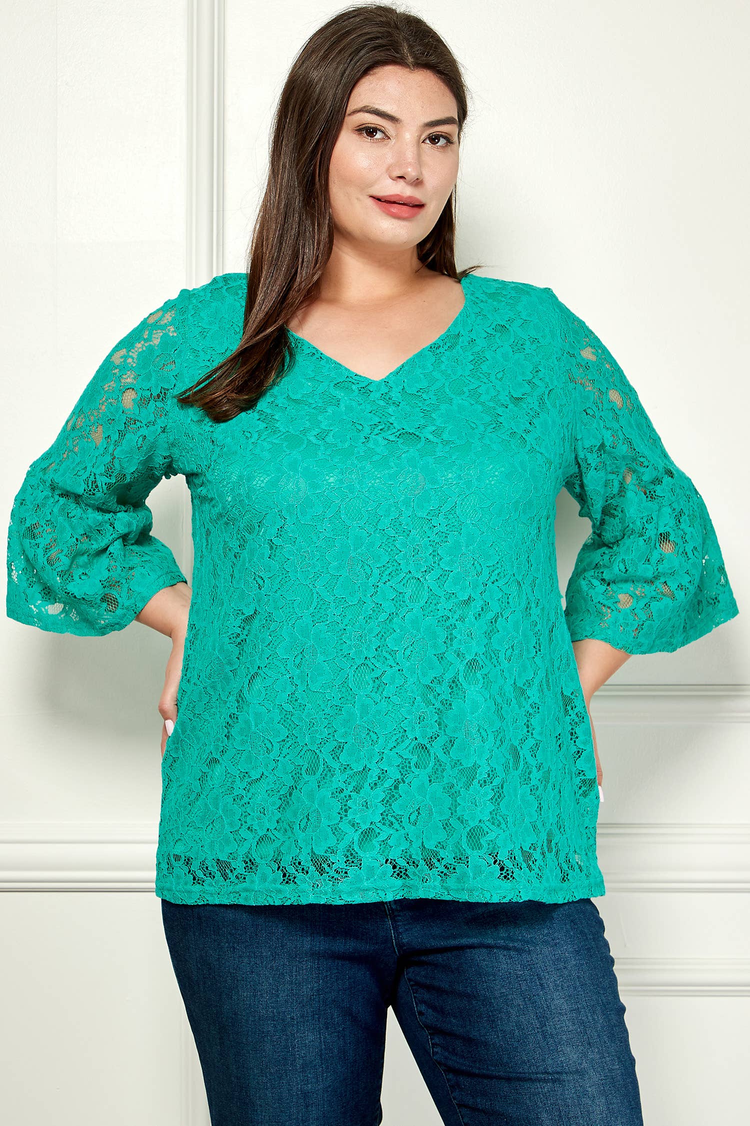 Winslow Collection – wholesale Blouse – Women’s – PLUS SIZE V- NECK ELBOW SLEEVE LACE TOP G9018250PX6