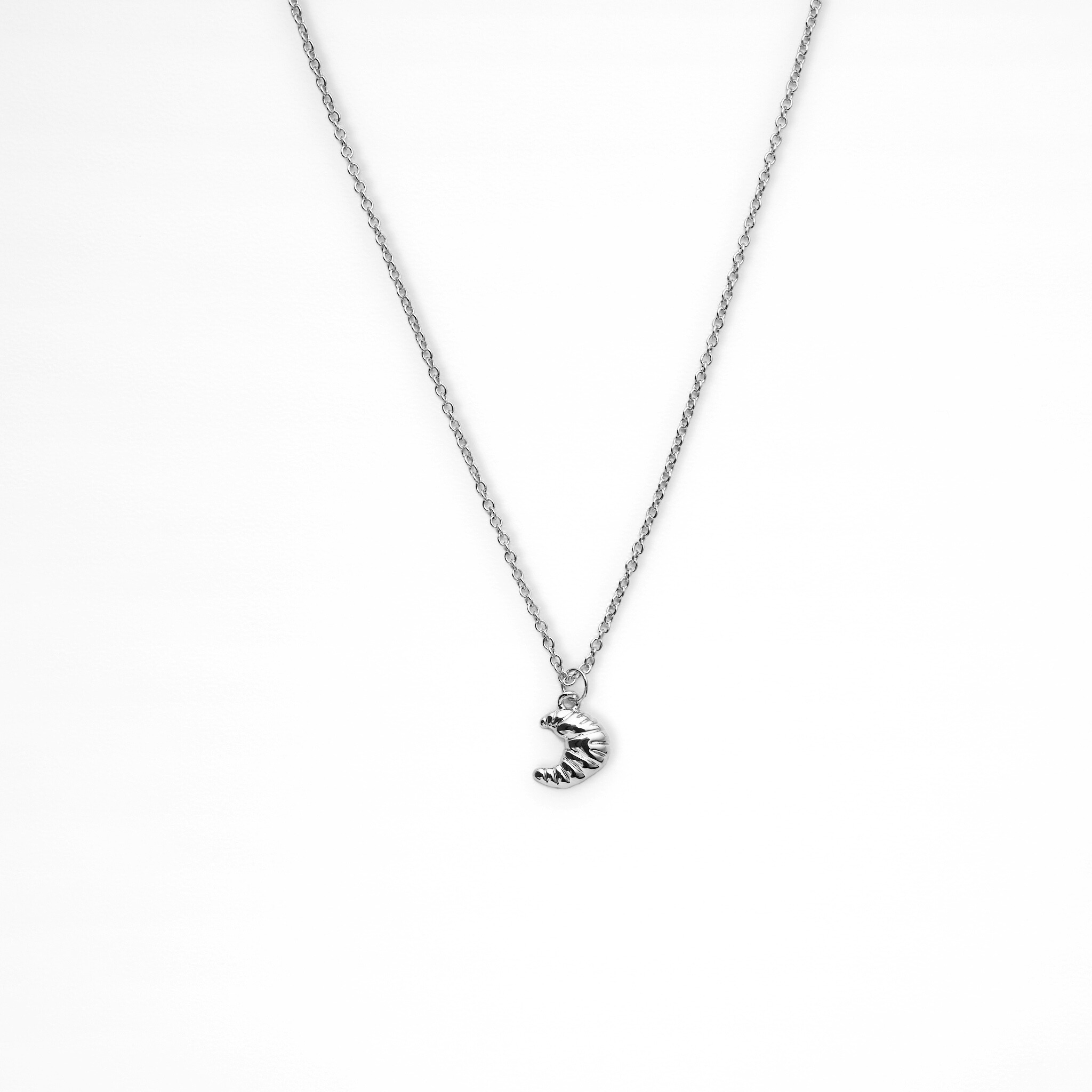 GLAM & GLORY Jewels made with love - Wholesale Pendant/Charm Necklace - Winziges Croissant-Halskettchen1