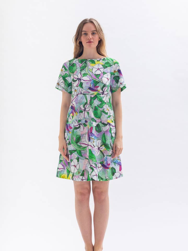 Robe fleurie « ELVI-RAA » en coton biologique et tencel pour la vente par Studio Hertzberg