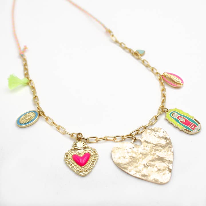 Collier long cordon et grigris - CARLA pour la vente par L'Atelier des Dames