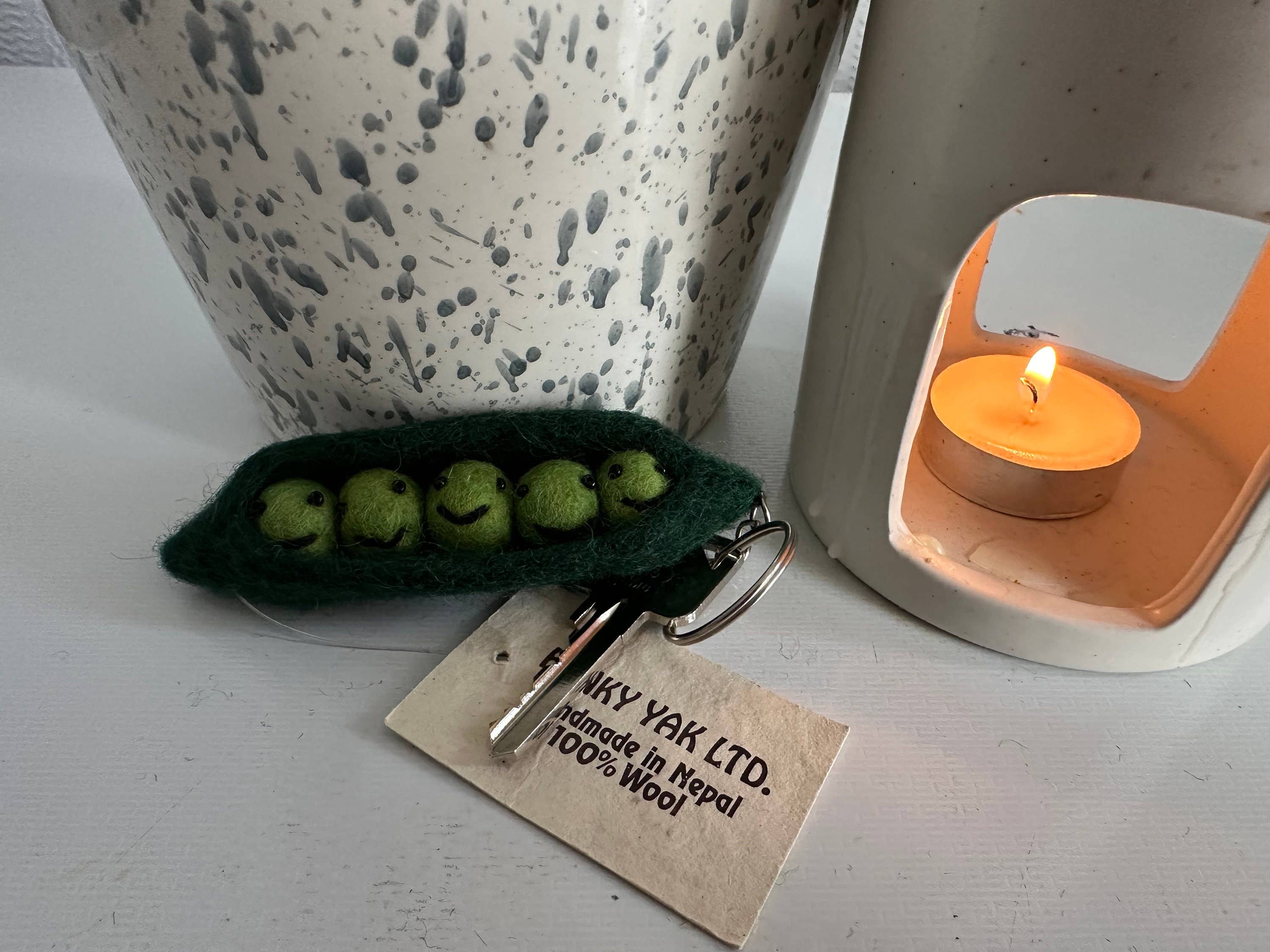 Funky Yak Ltd – Großhandel Schlüsselanhänger – Kinder – Handgefertigte Filz-Gemüse-Schlüsselanhänger: Brokkoli, Kürbis und mehr8