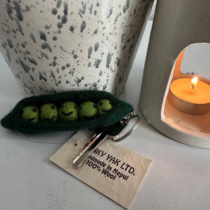 Funky Yak Ltd – Großhandel Schlüsselanhänger – Kinder – Handgefertigte Filz-Gemüse-Schlüsselanhänger: Brokkoli, Kürbis und mehr8