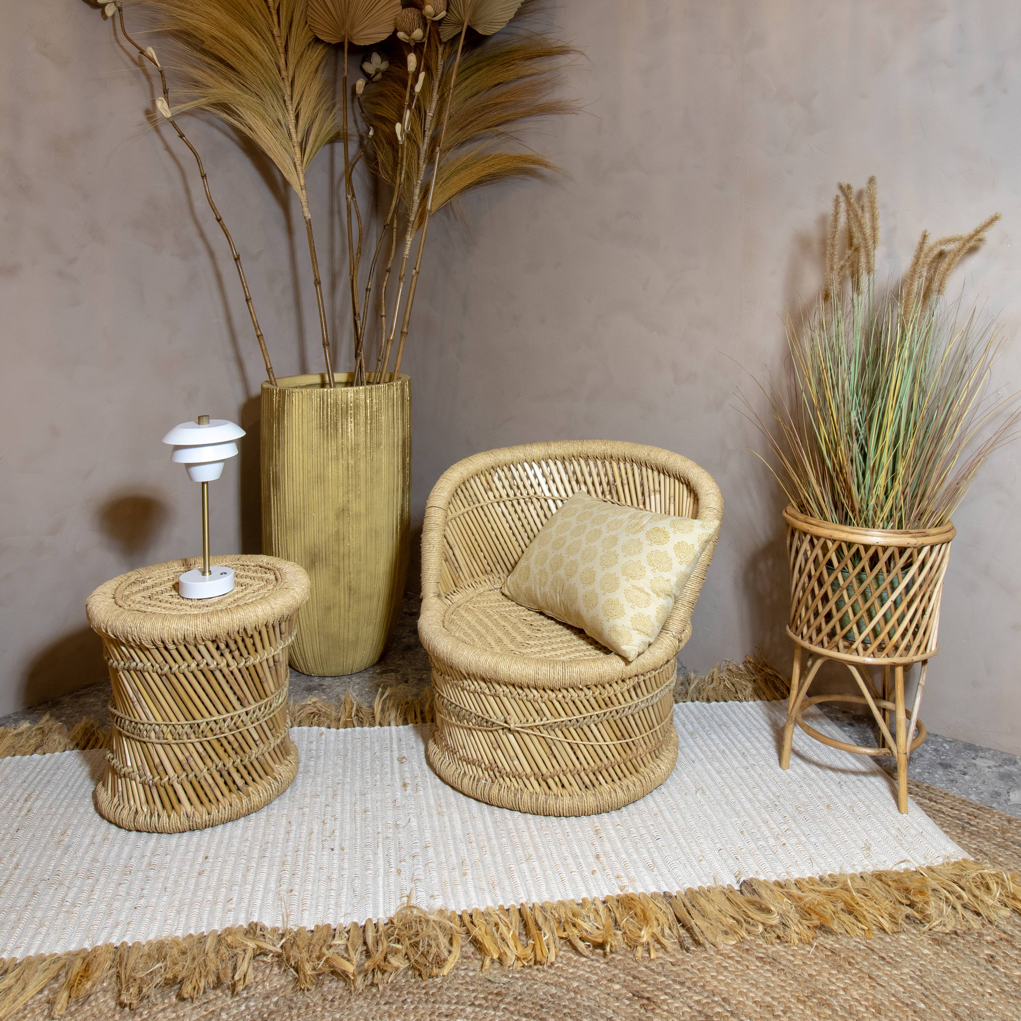 Now's Home – Großhandel Stühle – HOCKER MIT RÜCKENLEHNE AUS GEFLOCHTENEM NATURBAMBUS 59X59X60 ZAMZEBE2