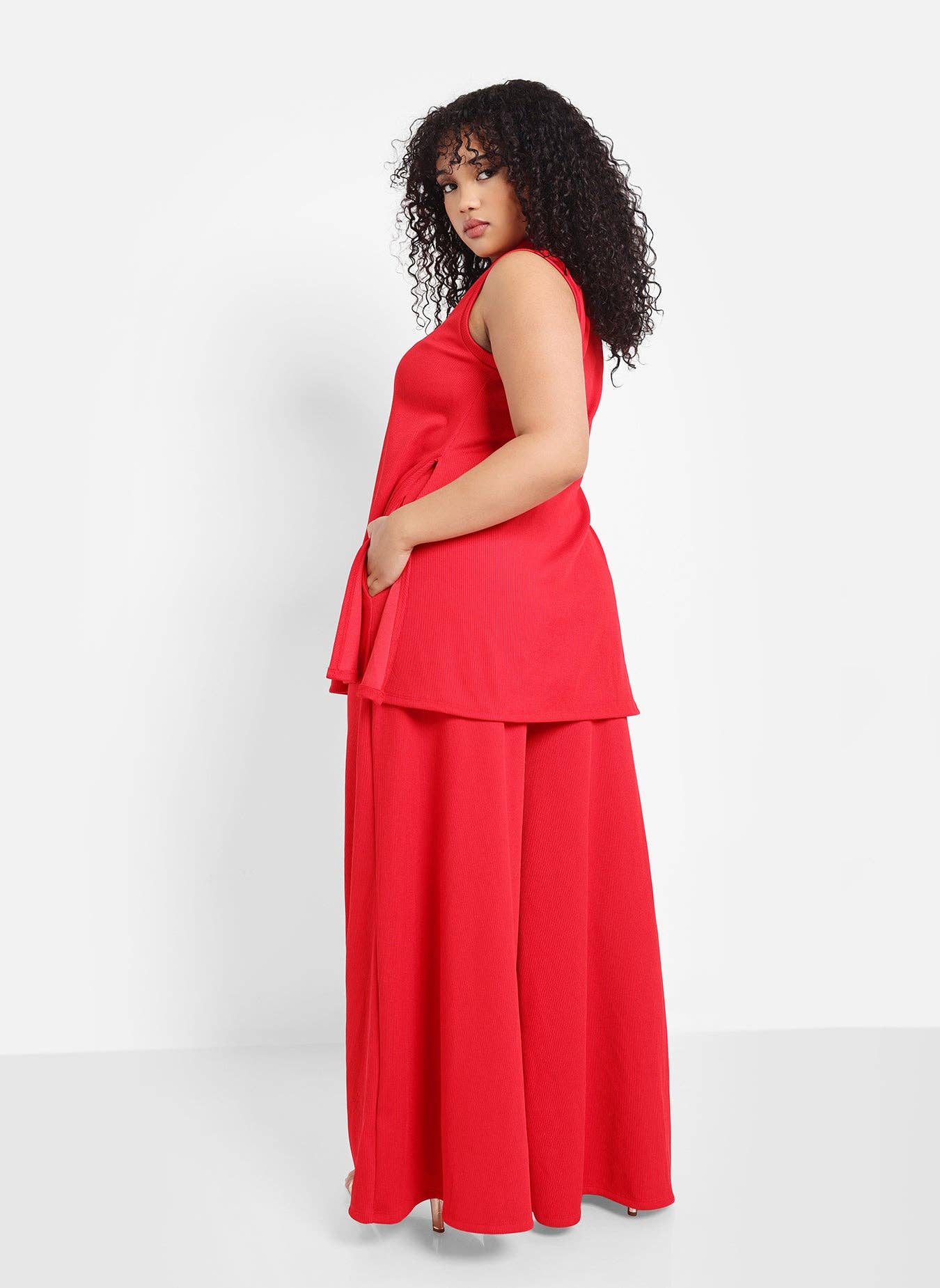 Rosso Pantaloni larghi a costine Shayla con tasche in vendita all'ingrosso su Faire4