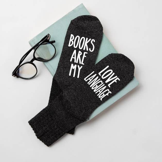 Calzini da donna « Books Are My Love Language » per amanti della lettura per la vendita all'ingrosso da parte di The Obstinate Octopus