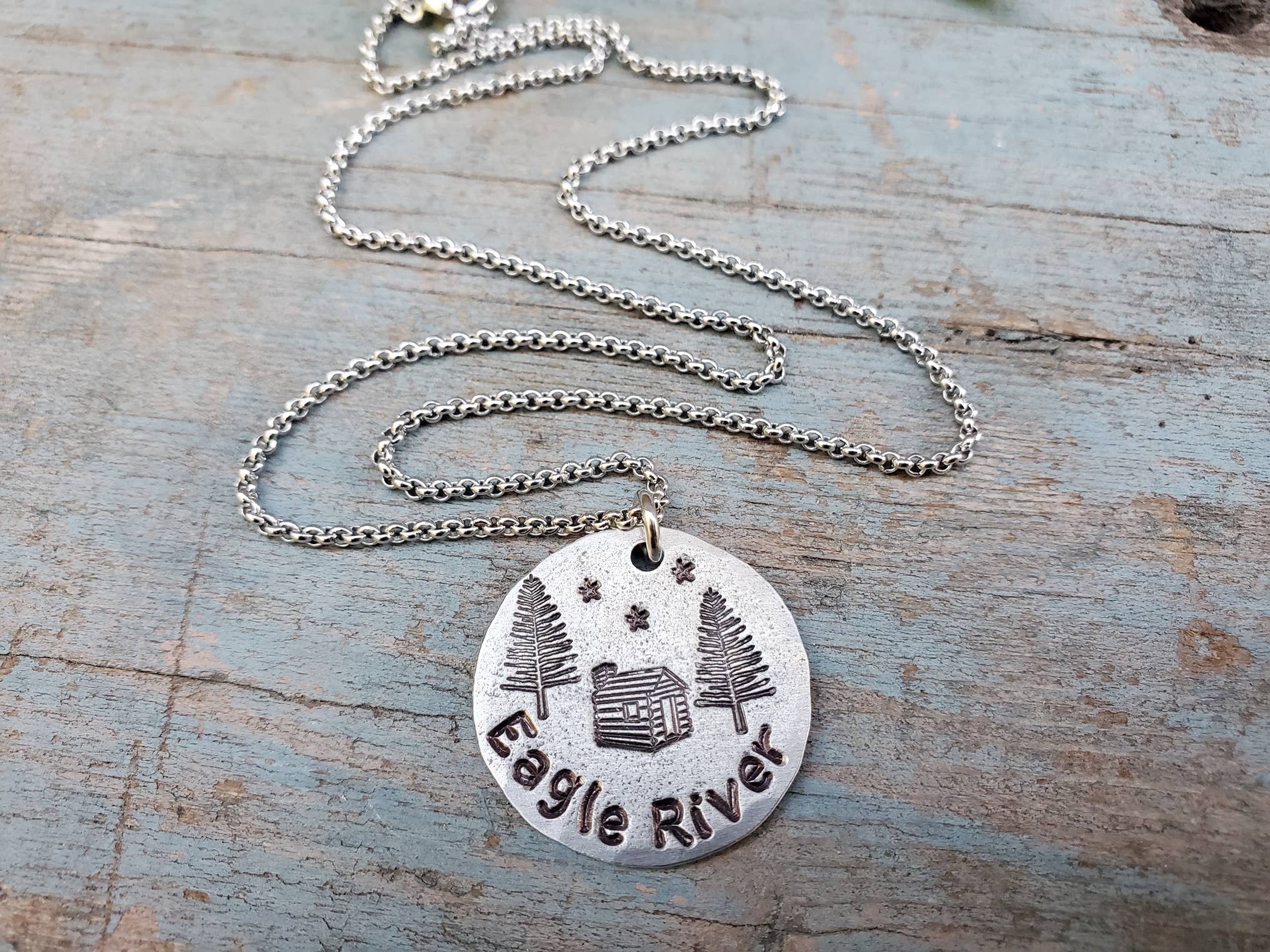 Kathryn's Collection - Vente Colliers à pendentif - Colliers personnalisés estampés à la main « Your Town »1