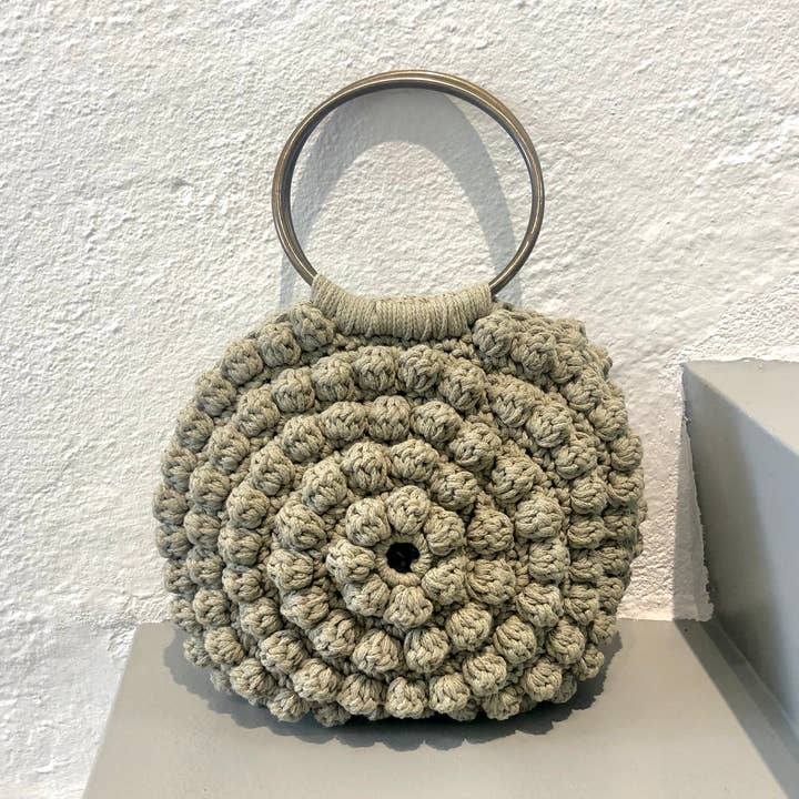 Borsa a bobble all’uncinetto verde polveroso per la vendita all'ingrosso da parte di Mila∞Miro by Emelie