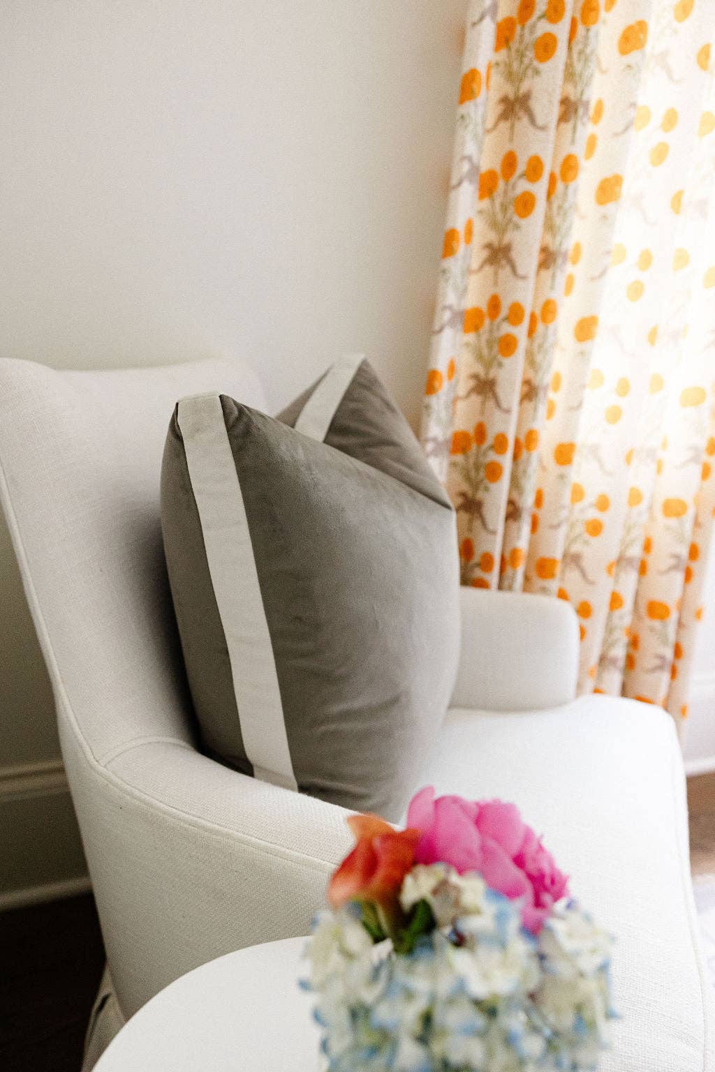 Loutre/Huître Eloise - Coussin Boîte en Velours Marron/Gris en vente sur Faire6