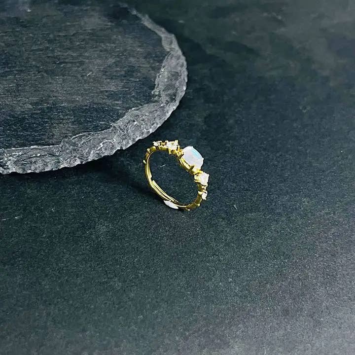 GemMeet – wholesale Single stone/solitaire ring – Vintage Artificial Opal Moonstone Adjustable Ring 0