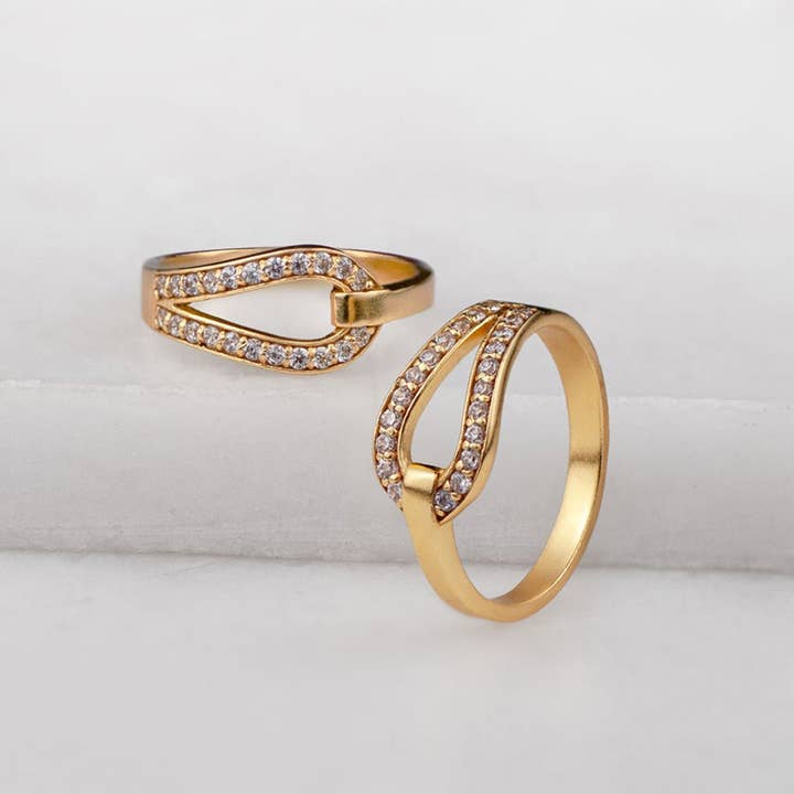 Levade - Bague Fer à Cheval Équestre en Moissanite en Or pour la vente par URBAN-EQUESTRIAN