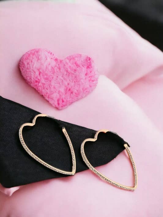 Semi Heart Hoop Örhänge - Rhinestone/Utskuren för wholesale av Andrea Bijoux