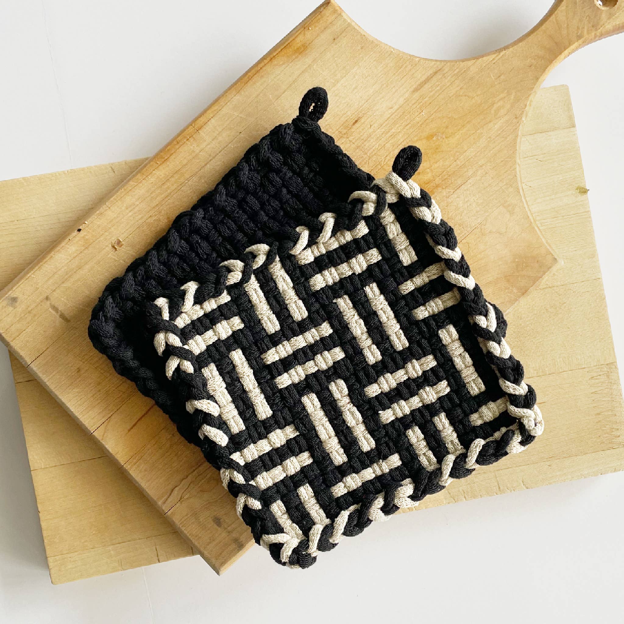 Project Purl - Wholesale Oven mitt/pot holder - Handwoven Cotton Potholder/Trivet - Black & Flax (Homestead)