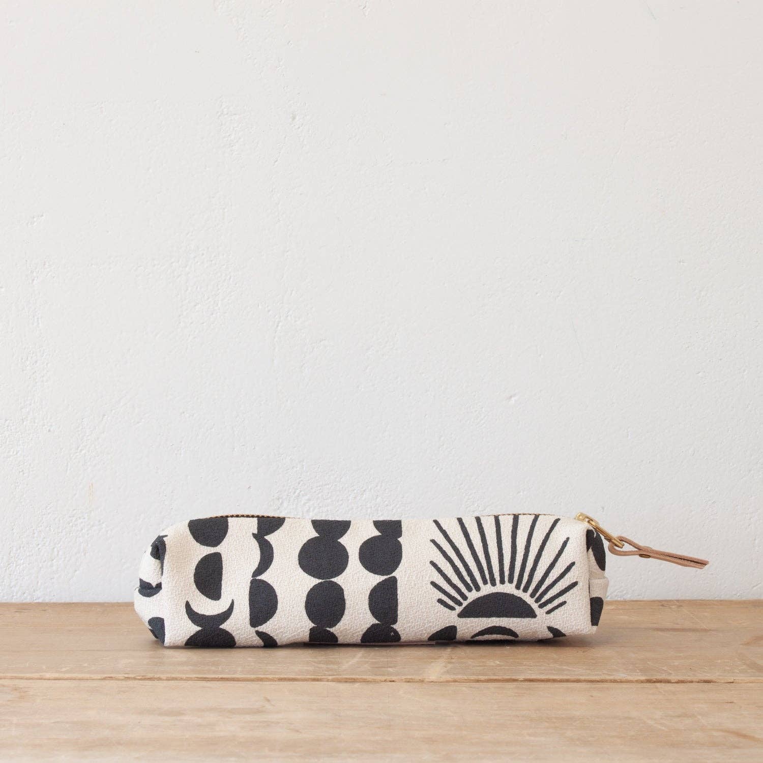 SVART BLIXTLÅS SLITEN SVART SOL + MÅNPENNA VÄSKA för wholesale på Faire4