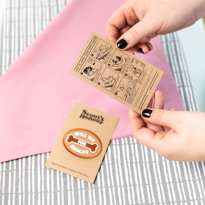 Scout's Honour Pty Ltd - Vendita all'ingrosso Bandana - Cani - Toppa termoadesiva "Mi siedo per snack" per cani e gatti5