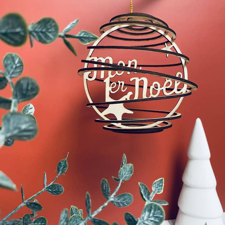 Boule de Noël en bois spirale - Mon 1er Noël pour la vente par La vie en magenta