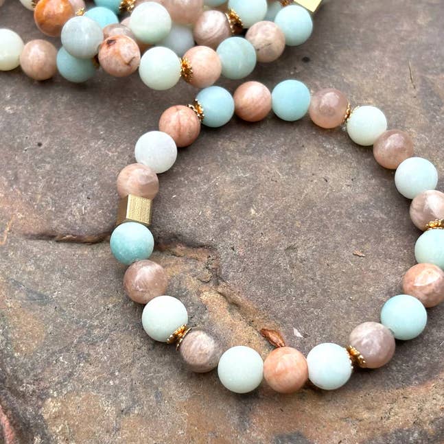 Bracciale in cristallo elasticizzato AMAZONITE PEACH MOONSTONE per la vendita all'ingrosso da parte di Coconut Quartz