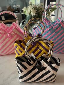 FOURRE-TOUT VEE VEE pour la vente par HAPPIER VMINGACE