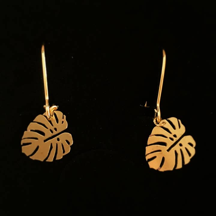 Pendientes dorados Monstera para venta al por mayor de All Things We Like