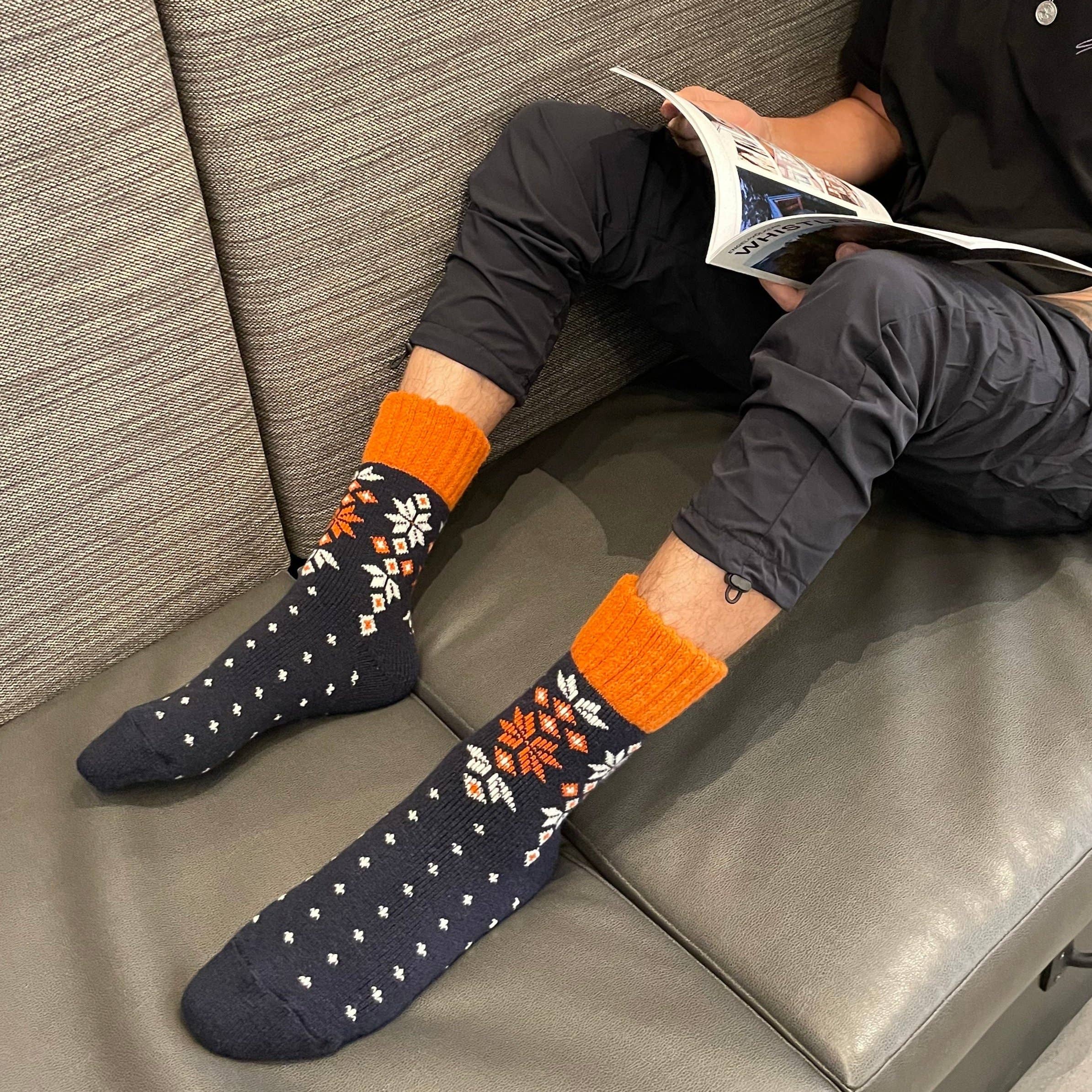 CHERRYSTONE – Großhandel Haussocken – Unisex – Thermosocken mit Rundhalsausschnitt und Schneekristallen | Griffe | Unisex M/L4