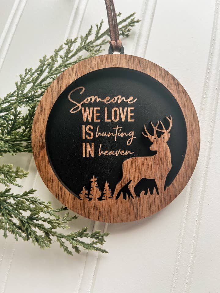 Décoration commémorative de chasse pour la vente par Country Roads Rustic Decor