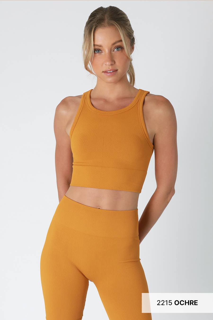 NIKIBIKI – Top de malha - Mulher por atacado – NS7933 - Top recortado Chevron Highneck16