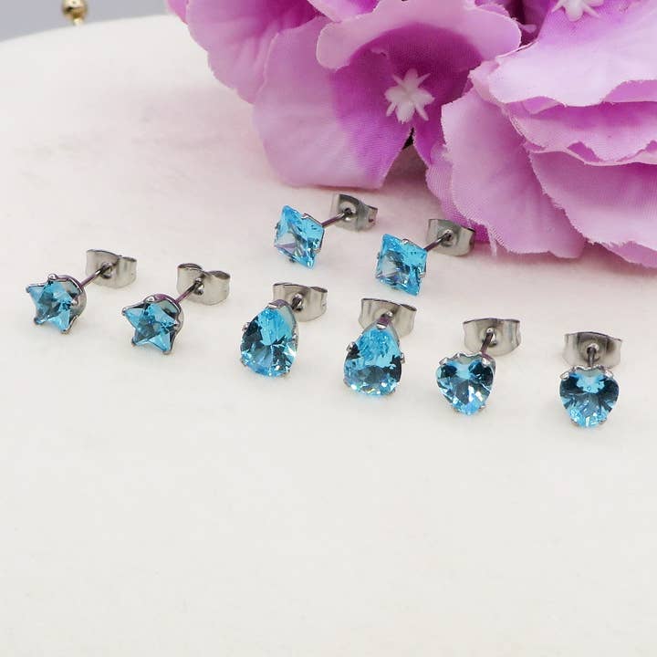 Daemon srls - Wholesale Jewelry Set - SET 4 PAIA PUNTI LUCE SHINE colours ~ 4 forme punti luce acciaio inossidabile ~ 8 PZ ~ 12 varianti colore ~ Orecchini a lobo con zirconi