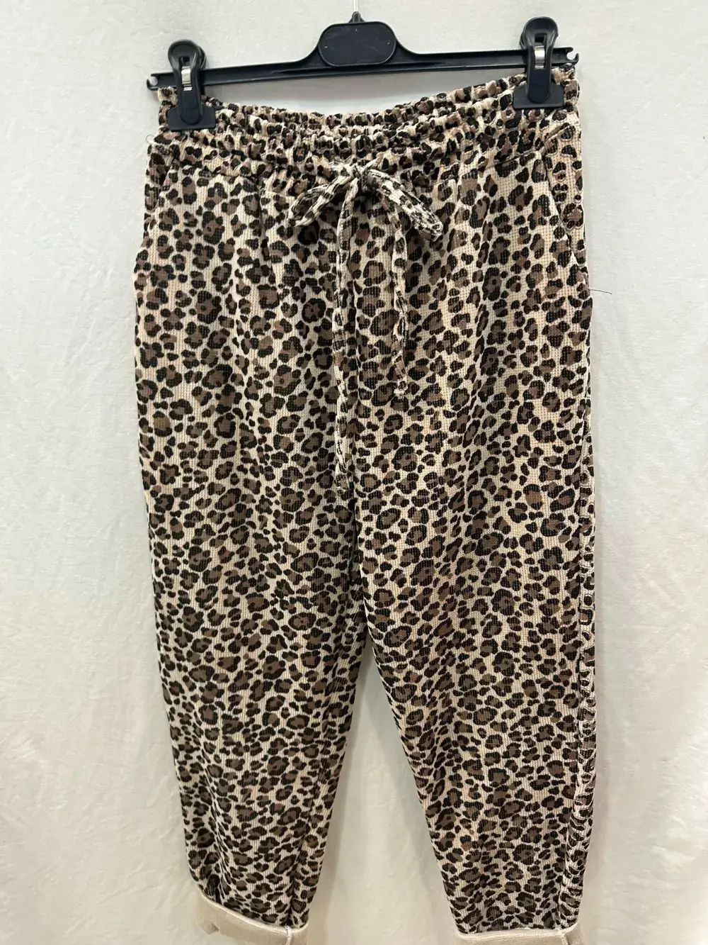 Mimi & Gogo - Venta al por mayor Pantalones de chándal/cómodos - Mujer - Pantalón de chándal de terciopelo con estampado de leopardo @4371_PaVCotletLeo11