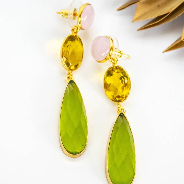 Bali Queen - Wholesale Dangle Earrings - Dasha White Sangria Earring
