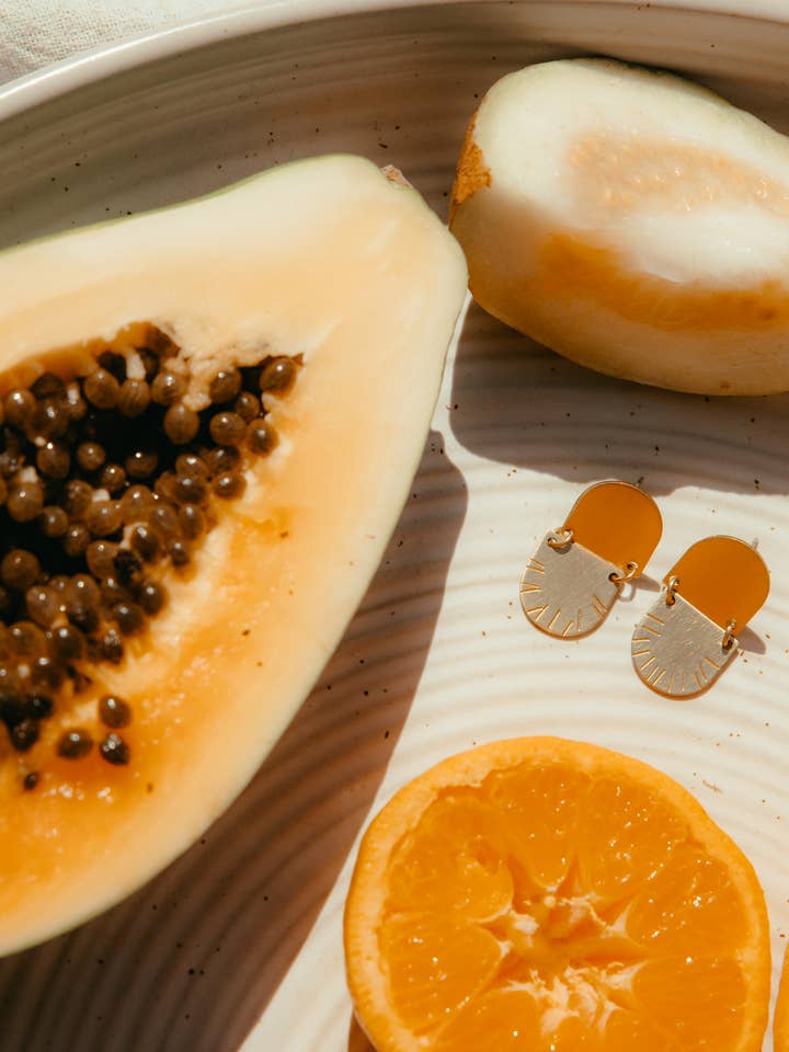 Boucles d'oreilles Arka pour la vente par Found & Feral