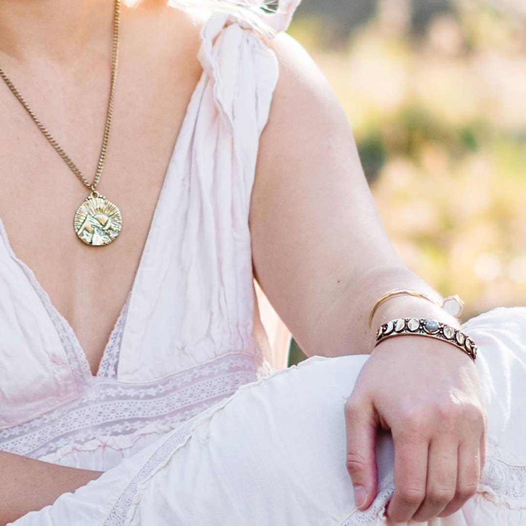 Hiouchi Jewels | Rose & Bolt Grateful Dead Jewelry – wholesale Hänge-/berlockhalsband – Solens Berg Halsband | Guld2