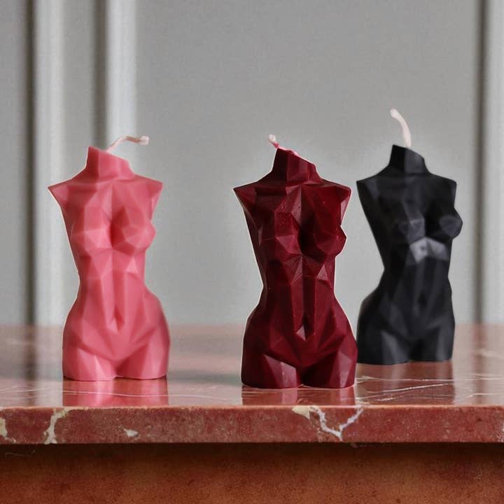 Bougie corporelle pour femme 4 x 2 po - Bodies pour la vente par Agaboo Candle