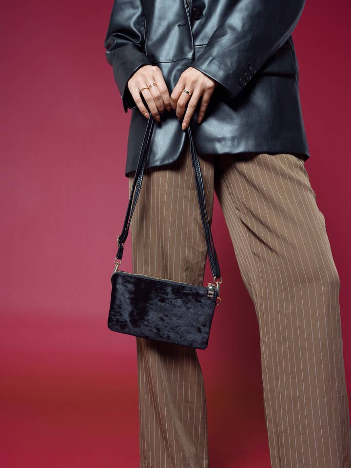 Sac à bandoulier/bracelet à 3 compartiments Riley Velvet M013V pour la vente par Jen & Co.