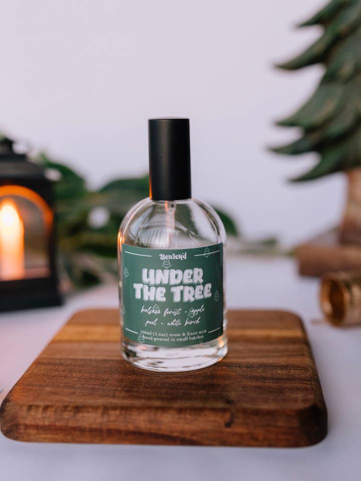 Spray d'ambiance Sous l'Arbre - Parfum de Luxe Inspiré par les Livres pour la vente par Bewick'd Studio
