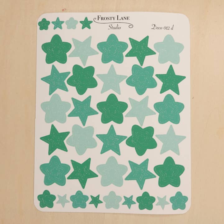 Deco012.d.Feuille d'autocollants contour étoile verte pour la vente par Frosty Lane Studio LLC