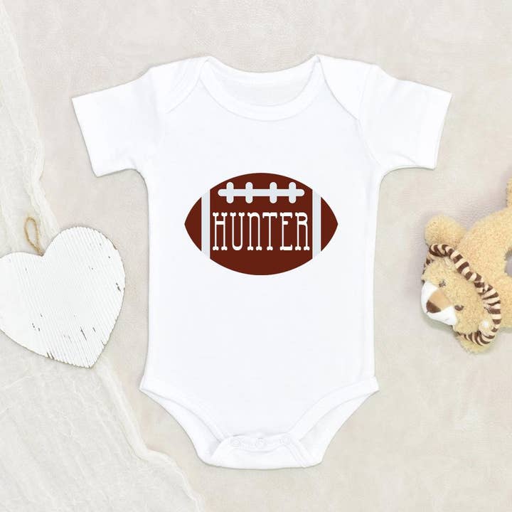 Combinaison Football Name Baby - Combinaison de football personnalisée - Vêtements de football pour bébé - Combinaison automnale mignonne pour la vente par NewBabyWishes