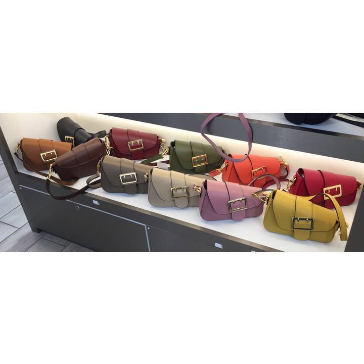 JIJOU CAPRI – Großhandel Umhängetasche - Damen – GLBAG Italienische Leder-Umhängetasche mit auffälliger goldener Schnalle