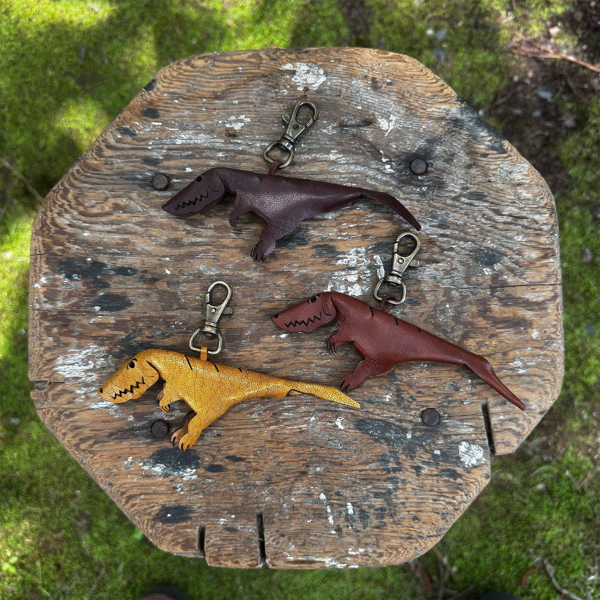 Sugarboo & Co – wholesale Keychain – Unisex – Leather Dinosaur Keychains - Assorted Set of 121