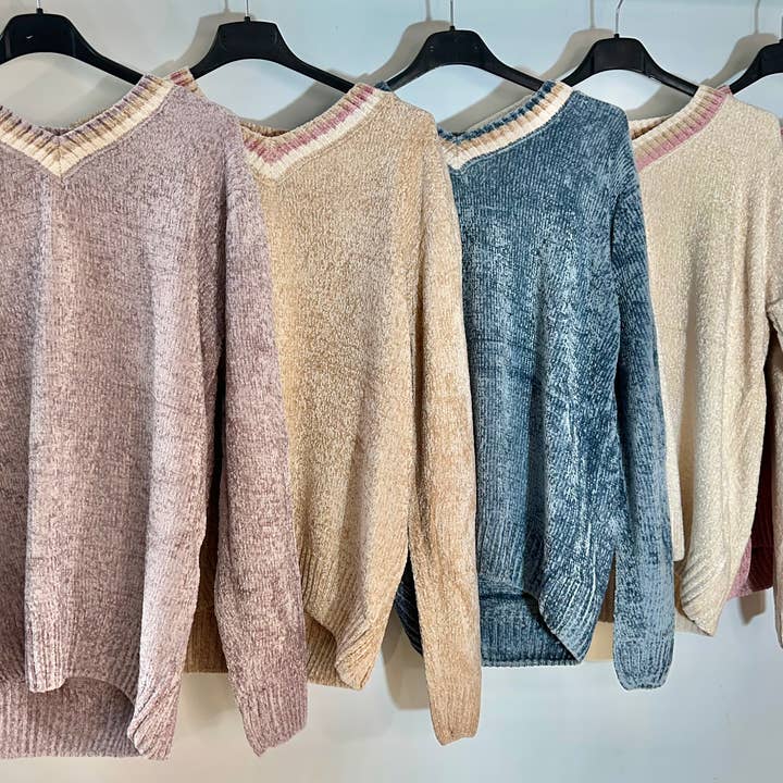 Pull à col en V en chenille Aucuns droits de douane ajoutés pour la vente par Karamel Collection