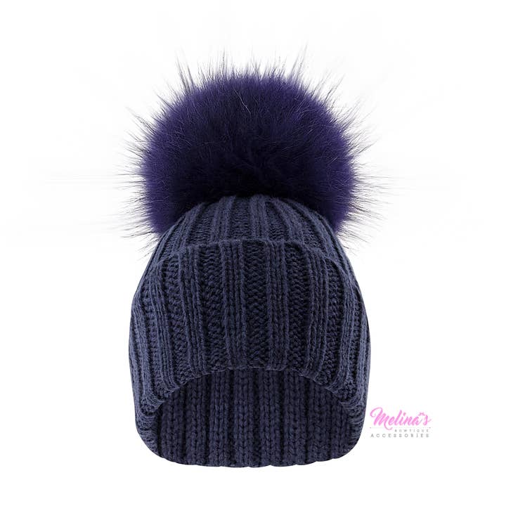 Navy Pom Beanies för wholesale av Melina's Bowtique