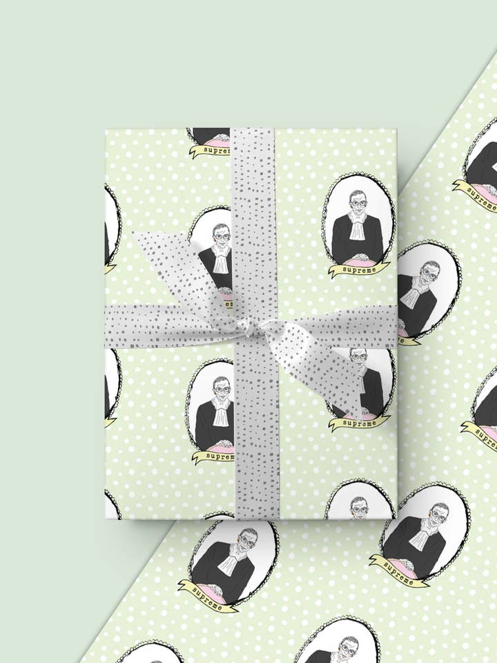 Ruth Bader Ginsburg Rouleau de papier d'emballage pour la vente par The Card Bureau