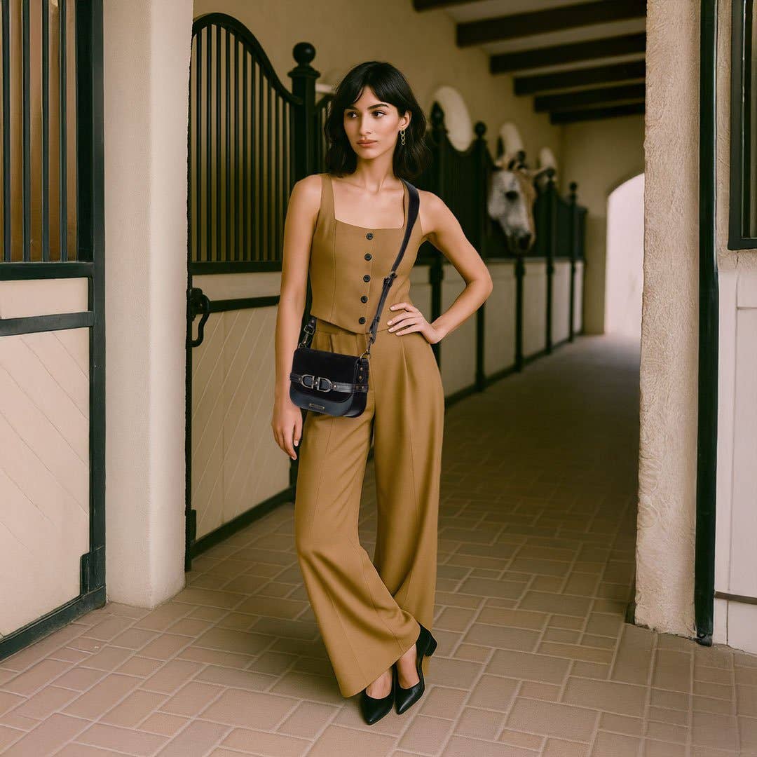 URBAN-EQUESTRIAN - Wholesale Crossbody Bag - Women's - Delaney - Equestrian Stirrup Crossbody Luxury Leather Handbag in Black on Black9