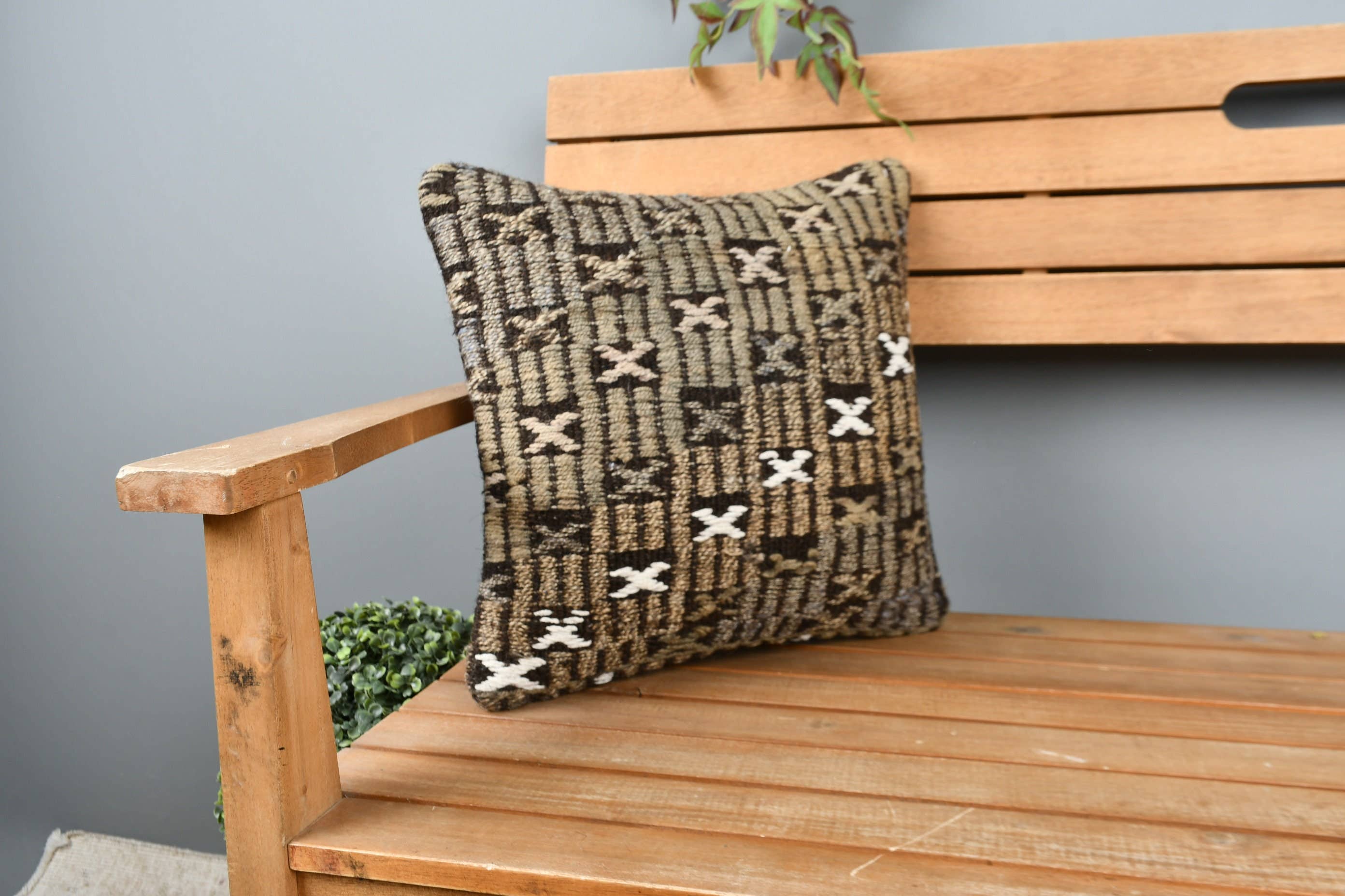 The Loom Wholesale - Wholesale Throw pillow cover - Vintage Tribal Cushion, Beige X-Pattern Pillow, 40x40-218490