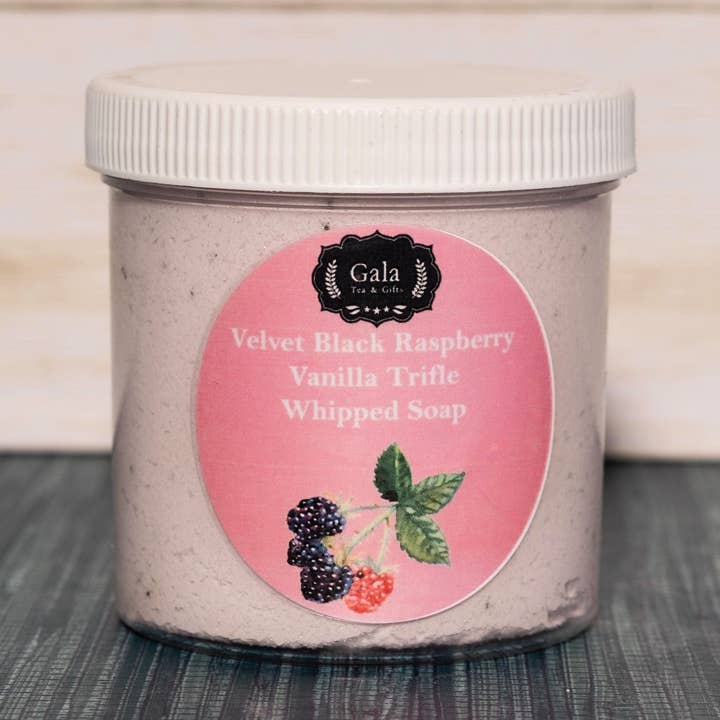 Velvet Black Raspberry Vanilla - Sapone montato, misura L per la vendita all'ingrosso da parte di Gala Tea and Gifts