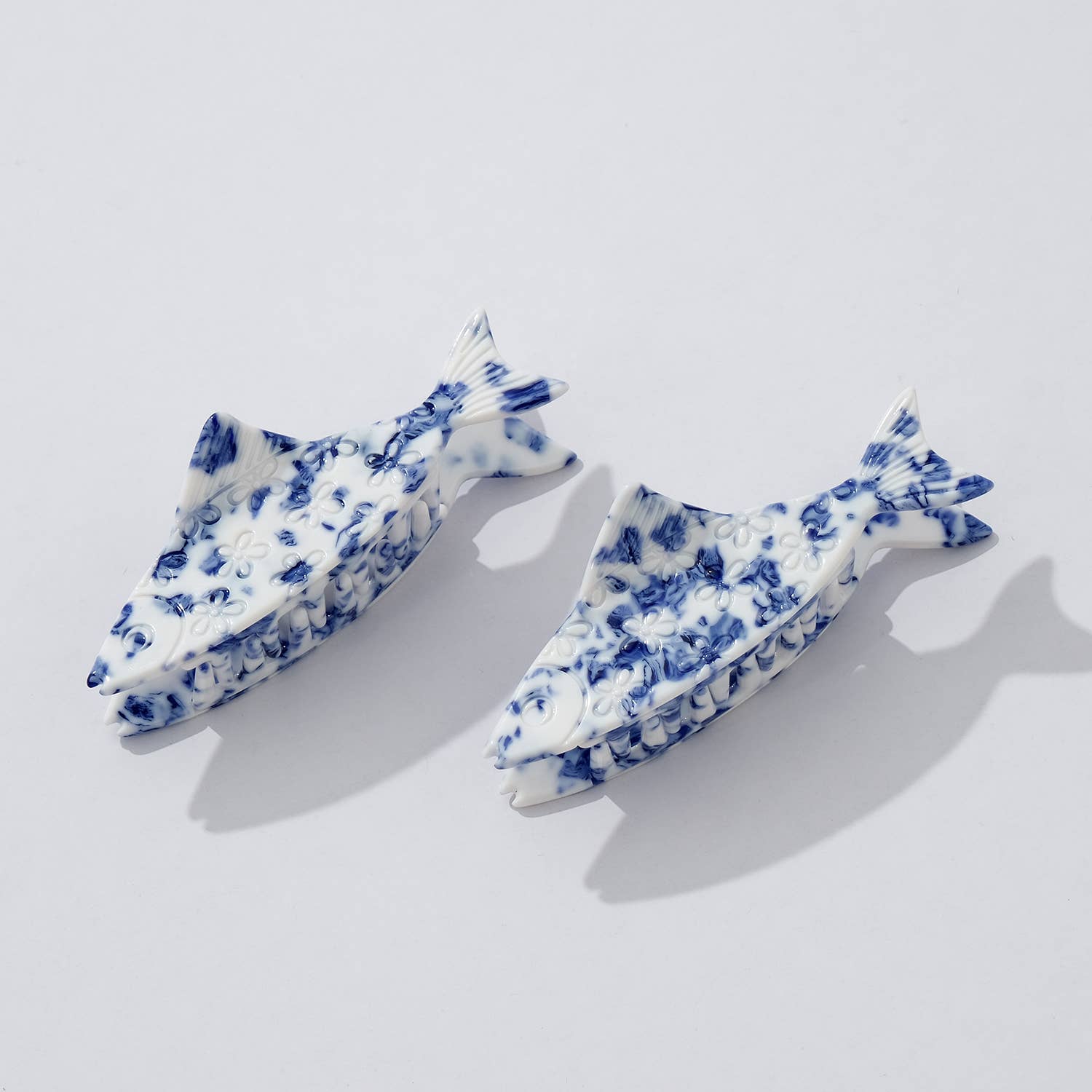 Adorro – wholesale Hårklämma - Dam – Kustblå Blommig Fiskkloklämma1