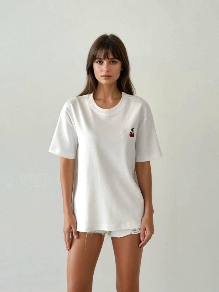 T-shirt en coton avec broderie de cerises pour la vente par Anaz