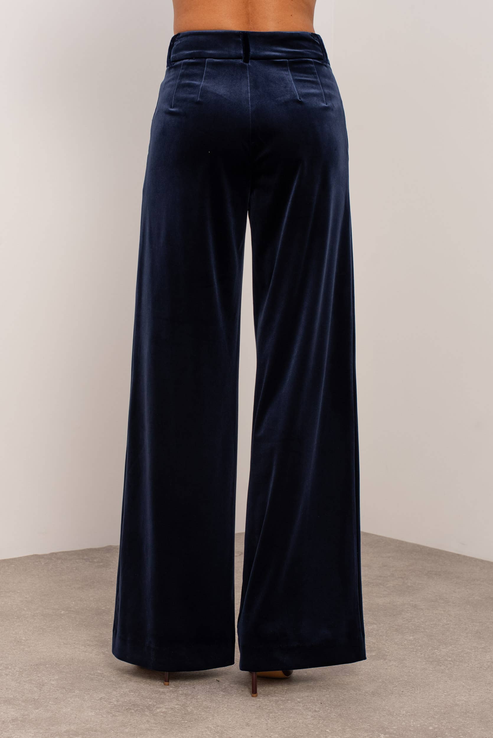 Attentif Paris - Wholesale Pants - Women's - Wide velvet and fluid pants with double button43